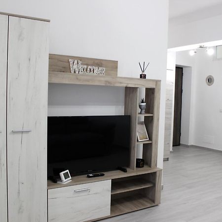 Deluxe Apartments On G Enescu Blvd Near Stefan Cel Mare University Suceava Exterior photo